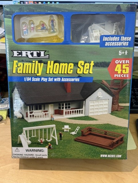 Vintage 2004 ERTL 12280 Family Home Set 1:64 Farm Toy Ranch House New Sealed