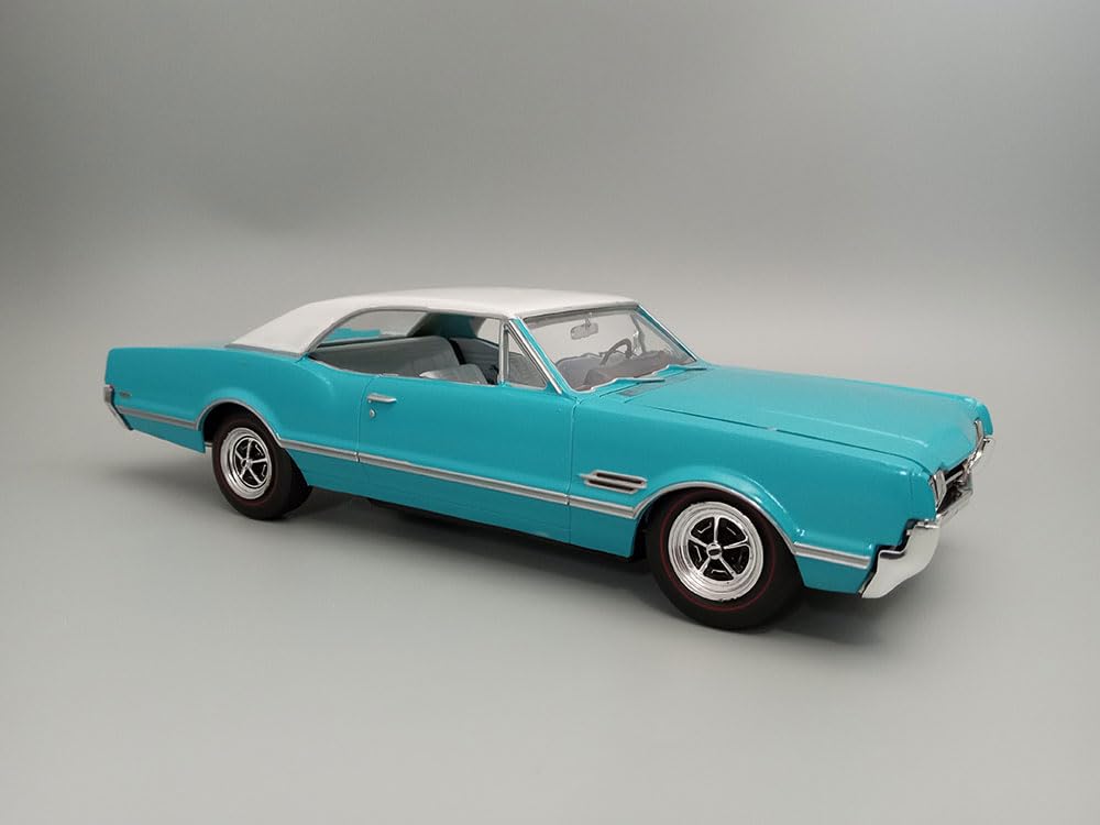 AMT 1432M 1:25 1966 Olds 442 Hardtop