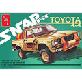 AMT 1114M 1/25 1980 Toyota Hilux SR5 Pickup 2T, Snap Model Kit