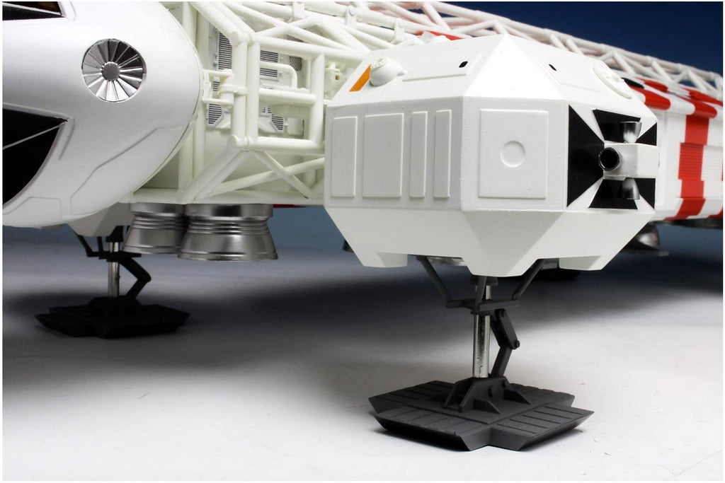 MPC 825 1/48 Space: 1999 Eagle Transporter Model Kit