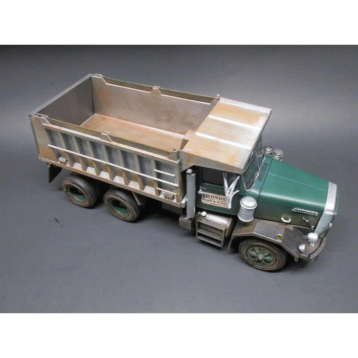 AMT 1150 1/25 Autocar Dump Truck Model Kit