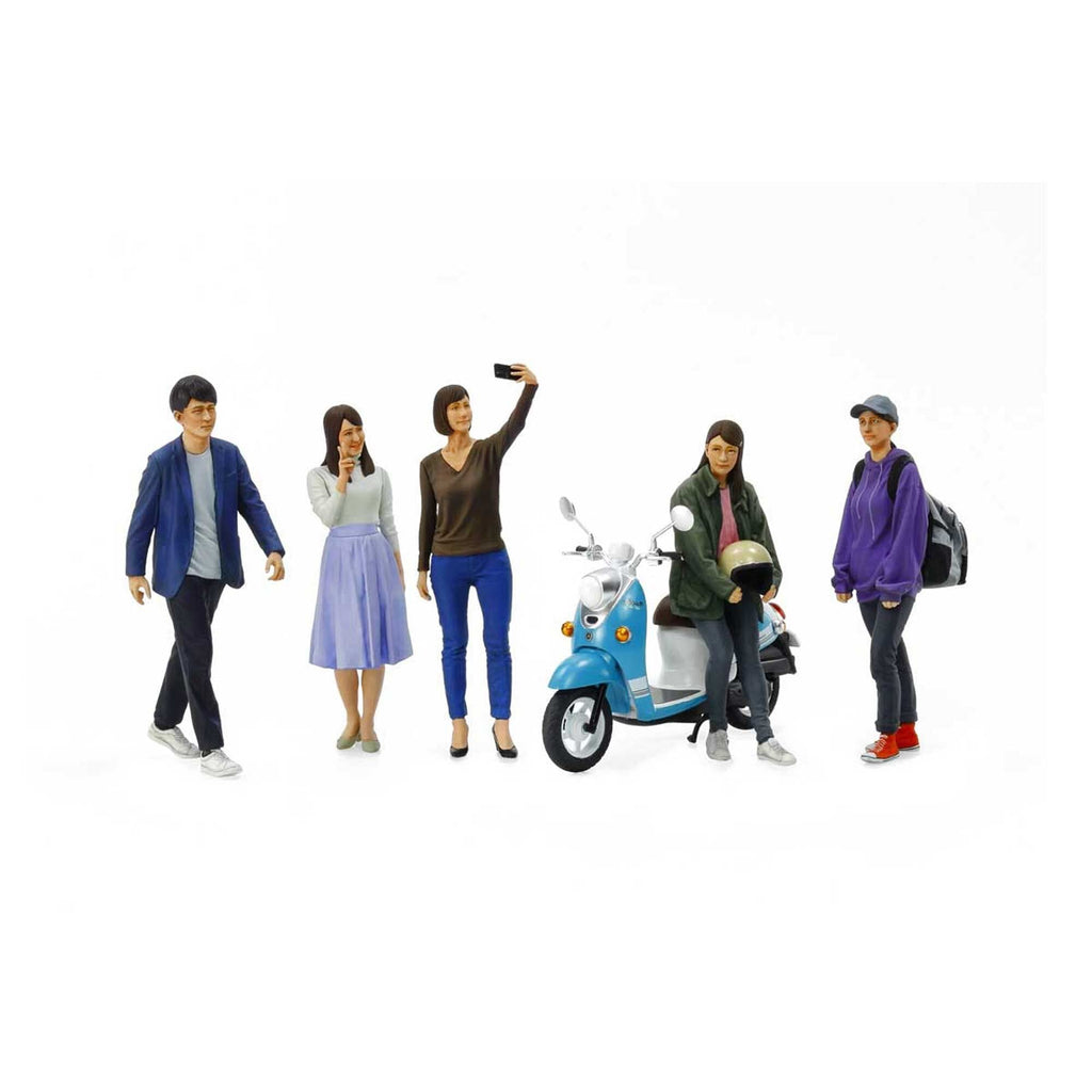 Tamiya 24356 1/24 Campus Friends Set II Model Kit