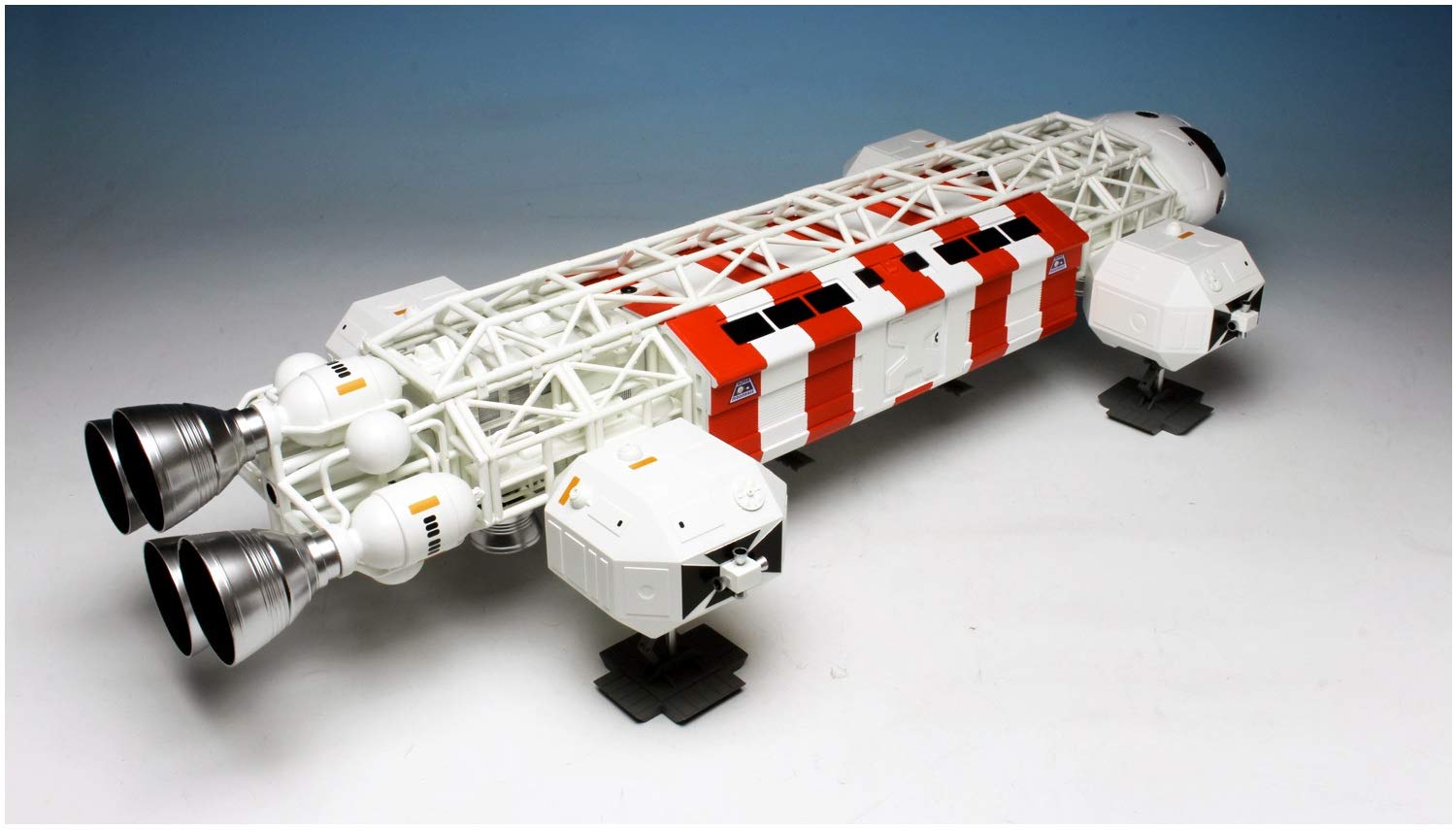 MPC 825 1/48 Space: 1999 Eagle Transporter Model Kit