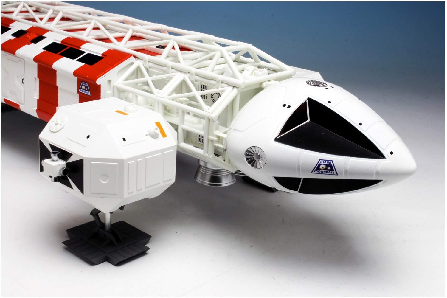 MPC 825 1/48 Space: 1999 Eagle Transporter Model Kit