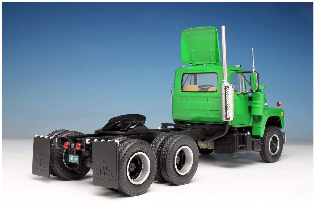 AMT 1039 1/25 Mack R685ST Semi Tractor Model Kit
