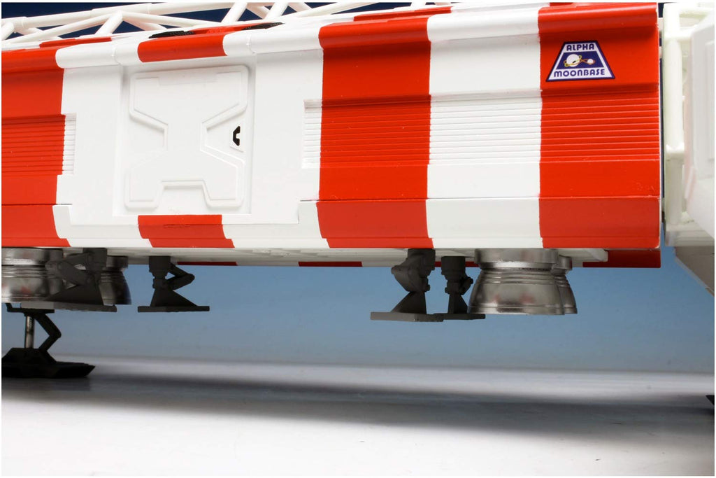 MPC 825 1/48 Space: 1999 Eagle Transporter Model Kit