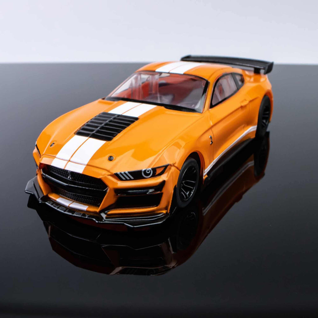 AFX 22069 2021 Shelby GT500- Twister Orange/White