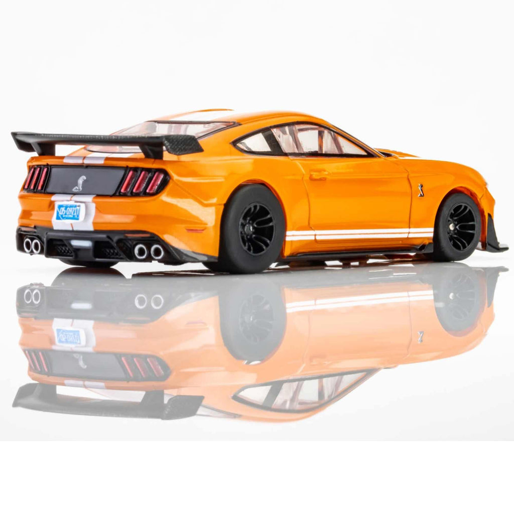 AFX 22069 2021 Shelby GT500- Twister Orange/White