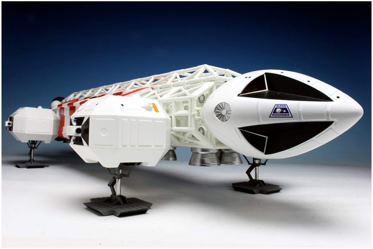 MPC 825 1/48 Space: 1999 Eagle Transporter Model Kit