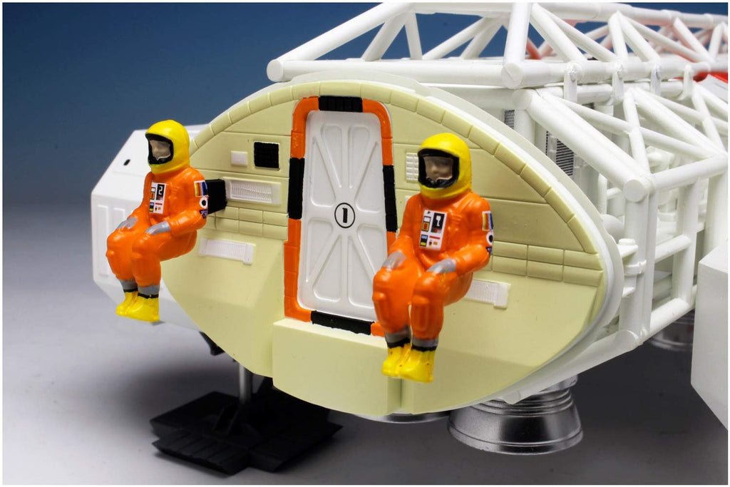 MPC 825 1/48 Space: 1999 Eagle Transporter Model Kit