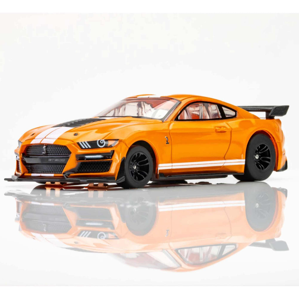 AFX 22069 2021 Shelby GT500- Twister Orange/White