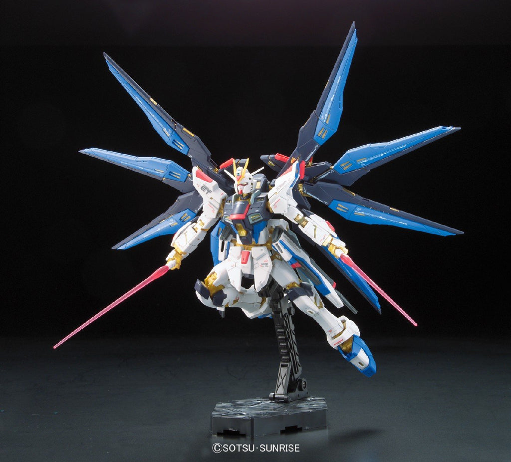 Bandai 185139 RG 1/144 ZGMF-X20A Strike Freedom Gundam