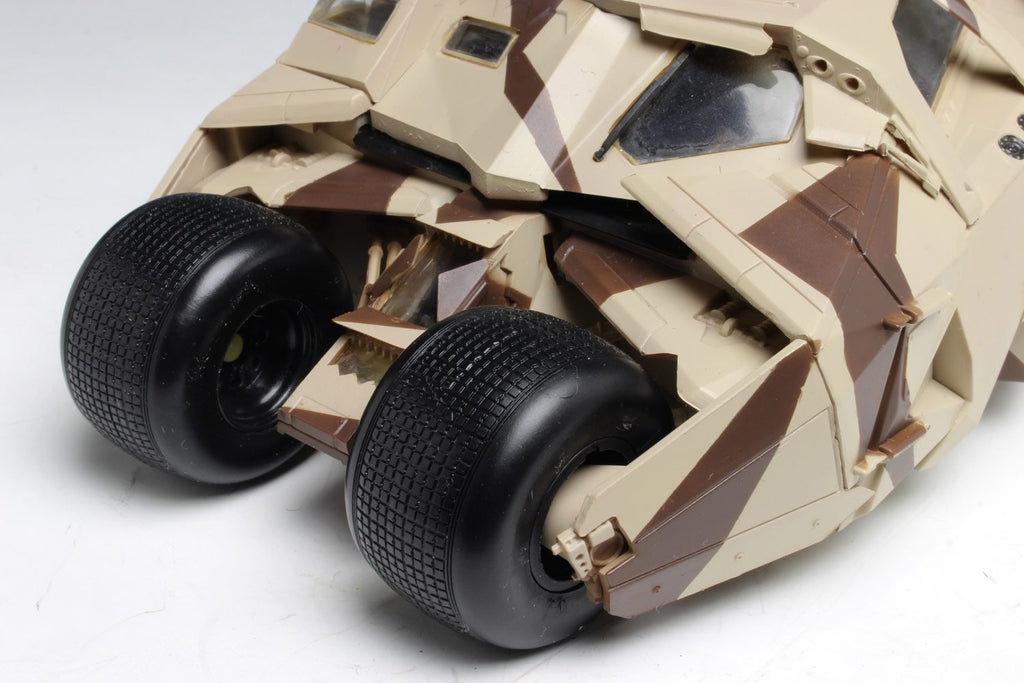 Moebius Models 967 1/25 Dark Knight Armored Tumbler w/Bane Model Kit