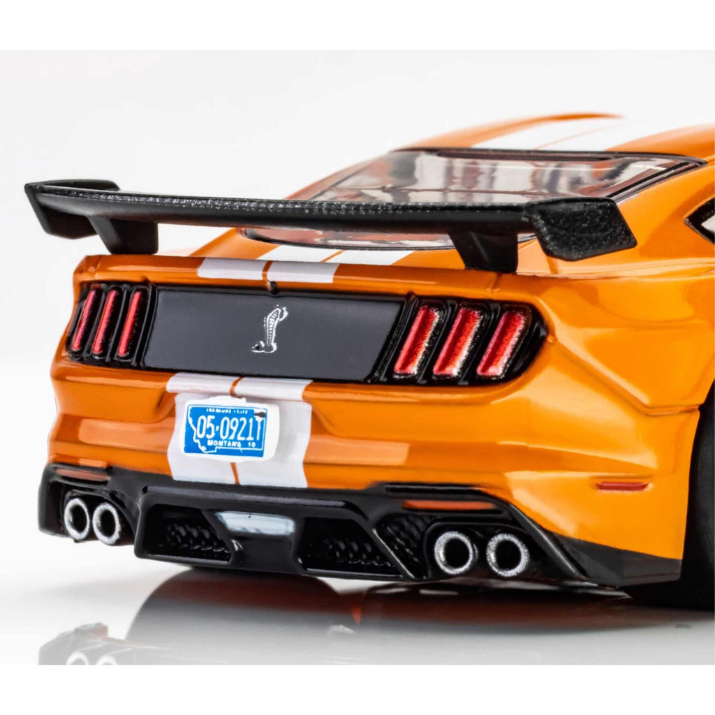 AFX 22069 2021 Shelby GT500- Twister Orange/White