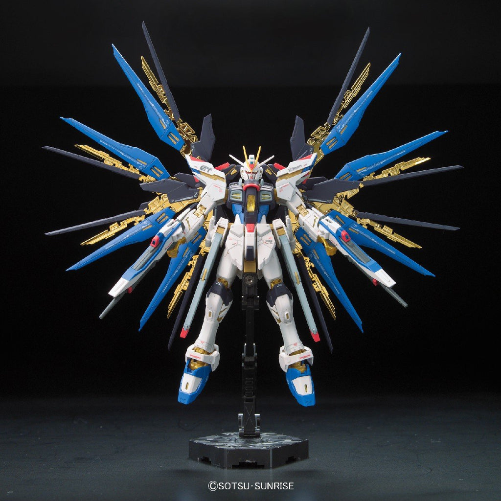 Bandai 185139 RG 1/144 ZGMF-X20A Strike Freedom Gundam