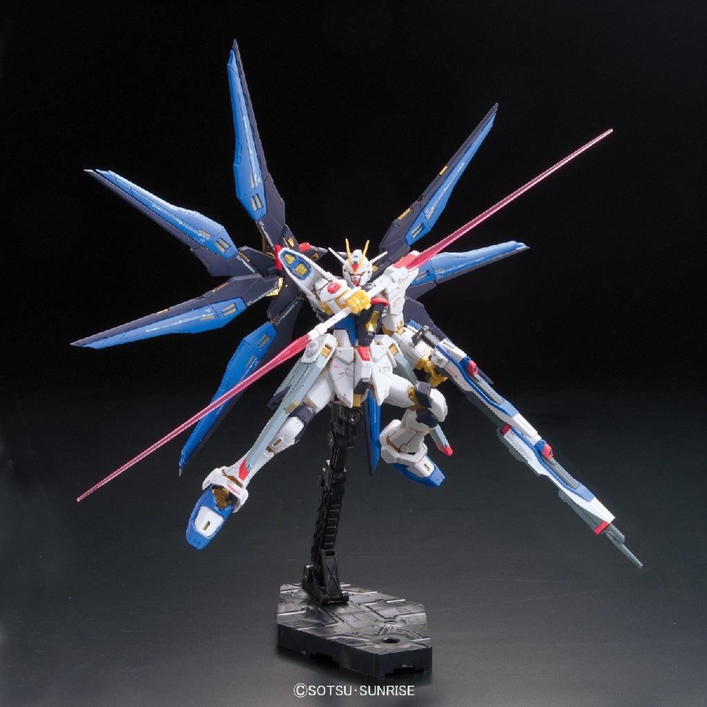 Bandai 185139 RG 1/144 ZGMF-X20A Strike Freedom Gundam