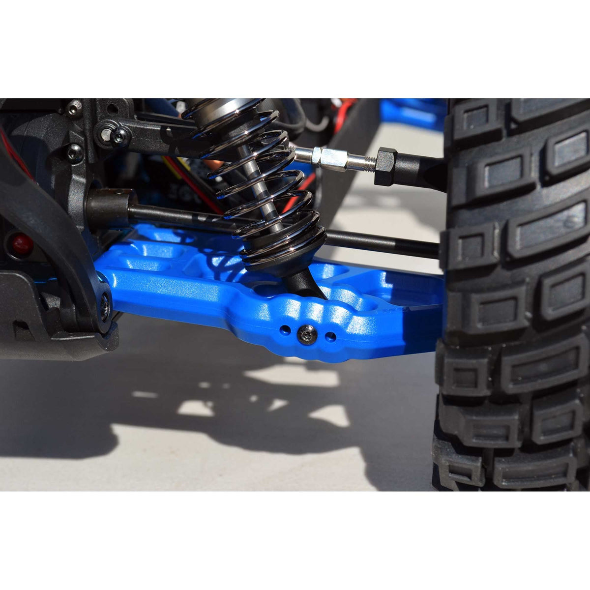RPM 70195 Rear A-Arms, Blue: Associated M