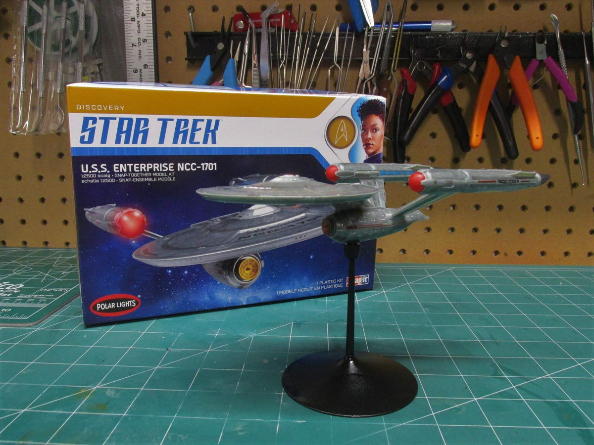 Polar Lights 971M 1/2500 Star Trek USS Ent, Snap Model Kit