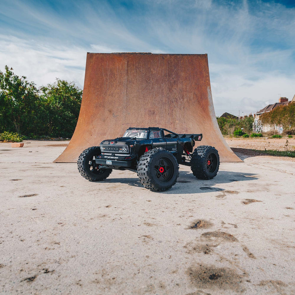 Arrma 5210 Outcast 1/5 4WD EXtreme Bash Roller Black