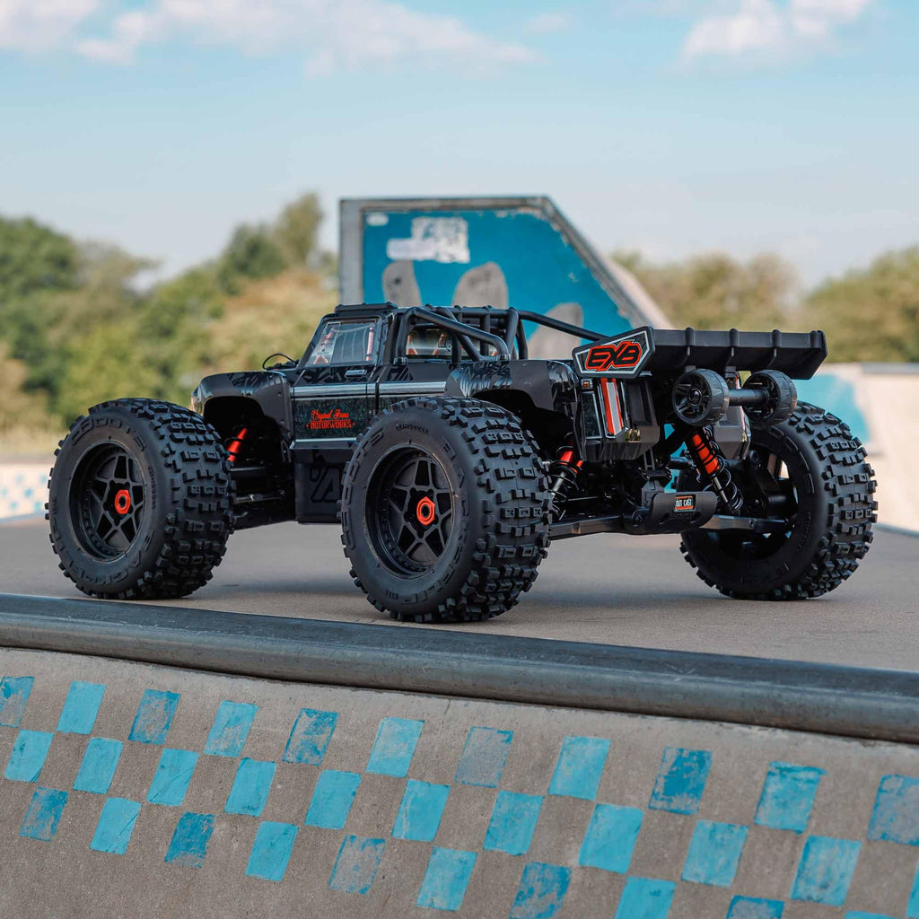 Arrma ARA5810V2T1 OUTCAST 4X4 8S BLX 1/5 Stunt Truck Black