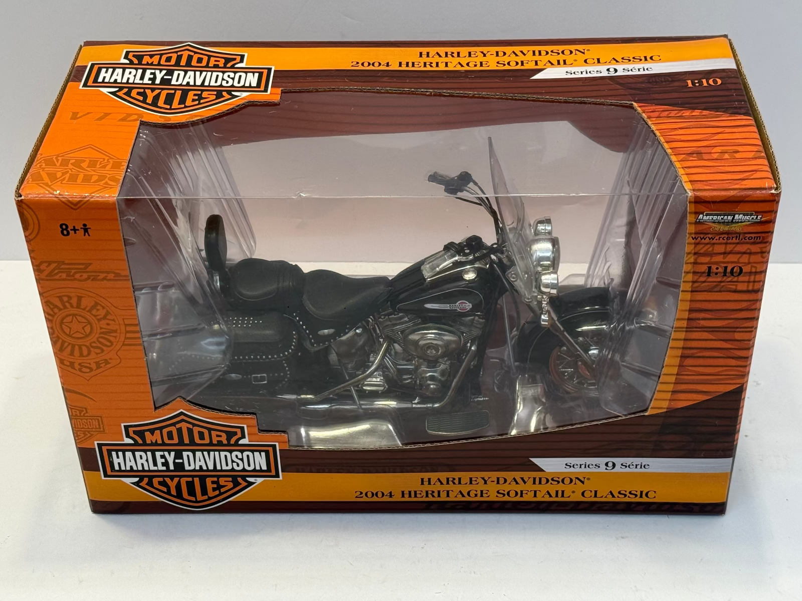 ERTL 36941 Harley-Davidson Heritage Softail Classic 2004 Series 9 1/10