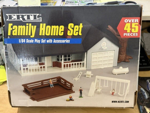 Vintage 2004 ERTL 12280 Family Home Set 1:64 Farm Toy Ranch House New Sealed